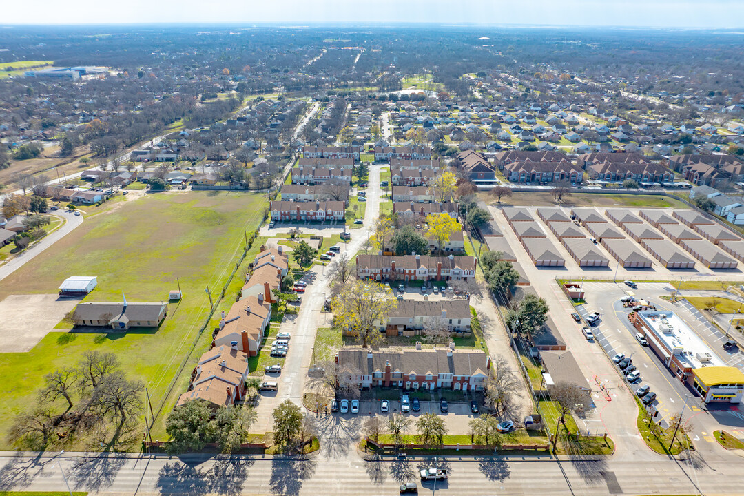 Cantebury Crossing Townhomes in Dallas, TX - Building Photo