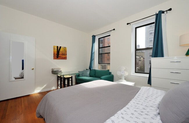 1503 1st Ave in New York, NY - Building Photo - Building Photo