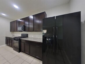 210 Pequin Rd in Crosby, TX - Building Photo - Building Photo
