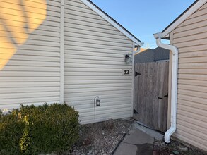 32 E Chisholm Crk St in Wichita, KS - Building Photo - Building Photo