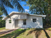 11220 NW 15th Ct in Miami, FL - Foto de edificio - Building Photo