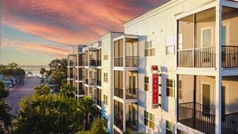 Mosaic at Lake Toho in Kissimmee, FL - Building Photo