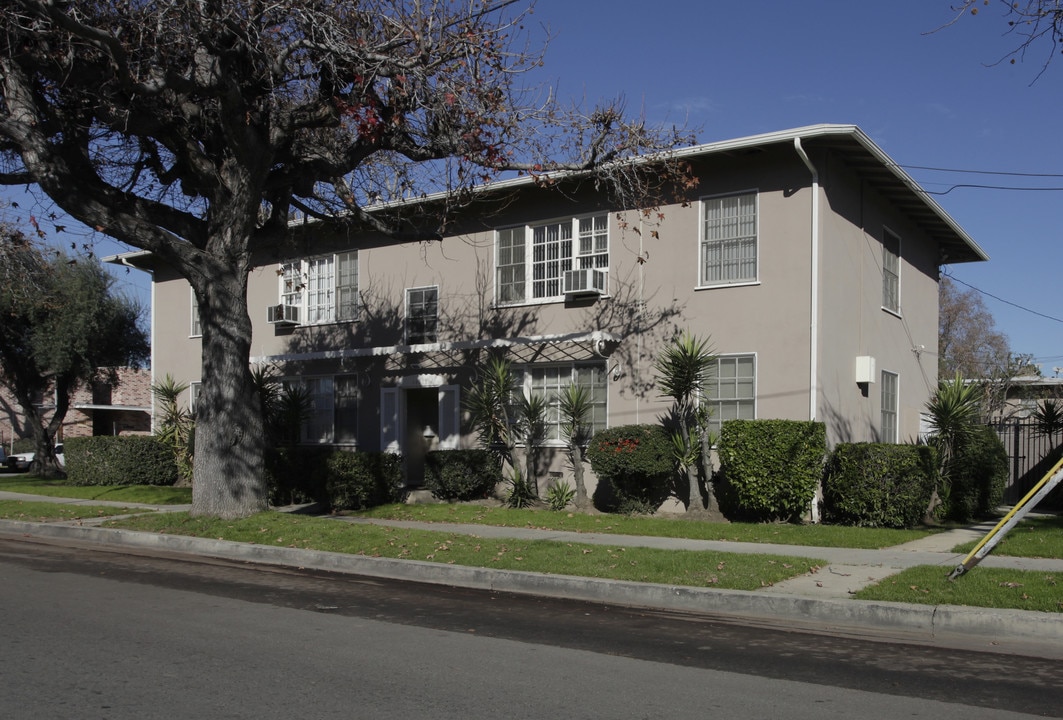 5906 Hazeltine Ave in Van Nuys, CA - Building Photo