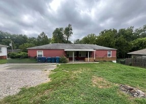 11321 E Lexington Ave in Sugar Creek, MO - Building Photo