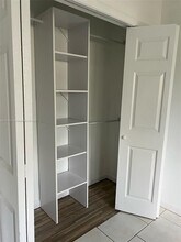 183 Lakeview Dr-Unit -103 in Weston, FL - Building Photo - Building Photo