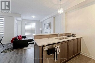 590 N Service Rd in Hamilton, ON - Building Photo - Building Photo