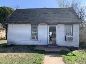 1224 Delaware in Perry, OK - Building Photo