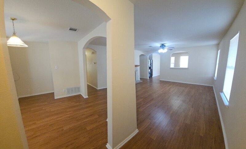 2101 Hawksbury Way in Cedar Park, TX - Foto de edificio