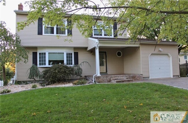 14 Everton Dr