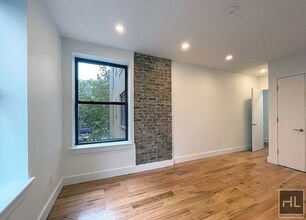 684 Riverside Dr in New York, NY - Building Photo - Building Photo