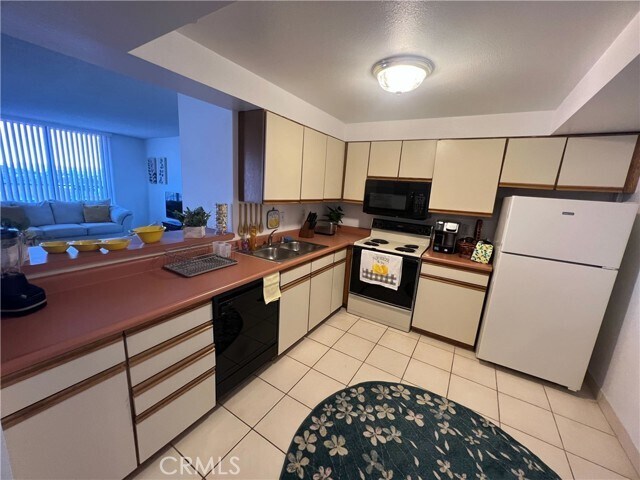 3930 S University Center Dr in Las Vegas, NV - Building Photo - Building Photo