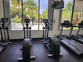 100 Bayview Dr, Unit 2122 in Sunny Isles Beach, FL - Foto de edificio - Building Photo