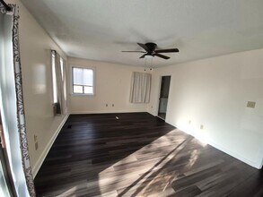 217 Bridgewater Dr in Newport News, VA - Foto de edificio - Building Photo