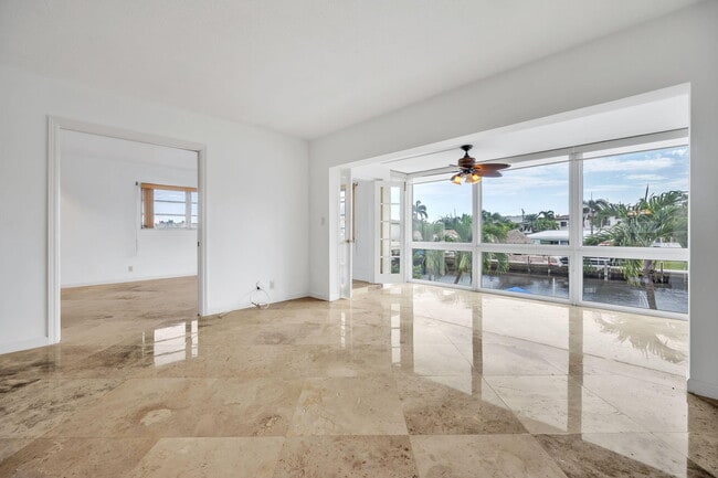 2400 NE 36th St in Lighthouse Point, FL - Building Photo - Building Photo