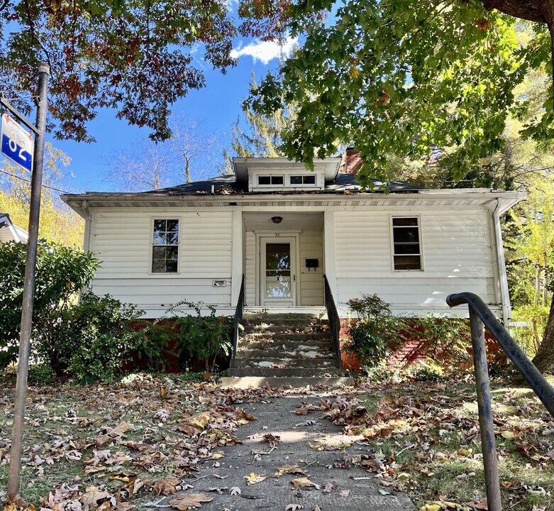 82 Hanover St in Asheville, NC - Building Photo