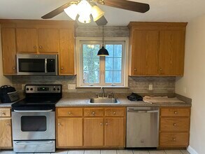 31 Wellington St in Medway, MA - Building Photo - Building Photo