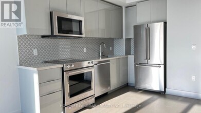 30-3830 Shore Breeze Dr in Toronto, ON - Building Photo - Building Photo