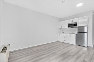 2360 Princess St in Kingston, ON - Building Photo - Building Photo