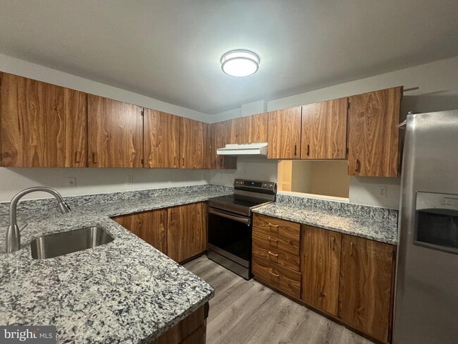 property at 9728 Summer Park Ct