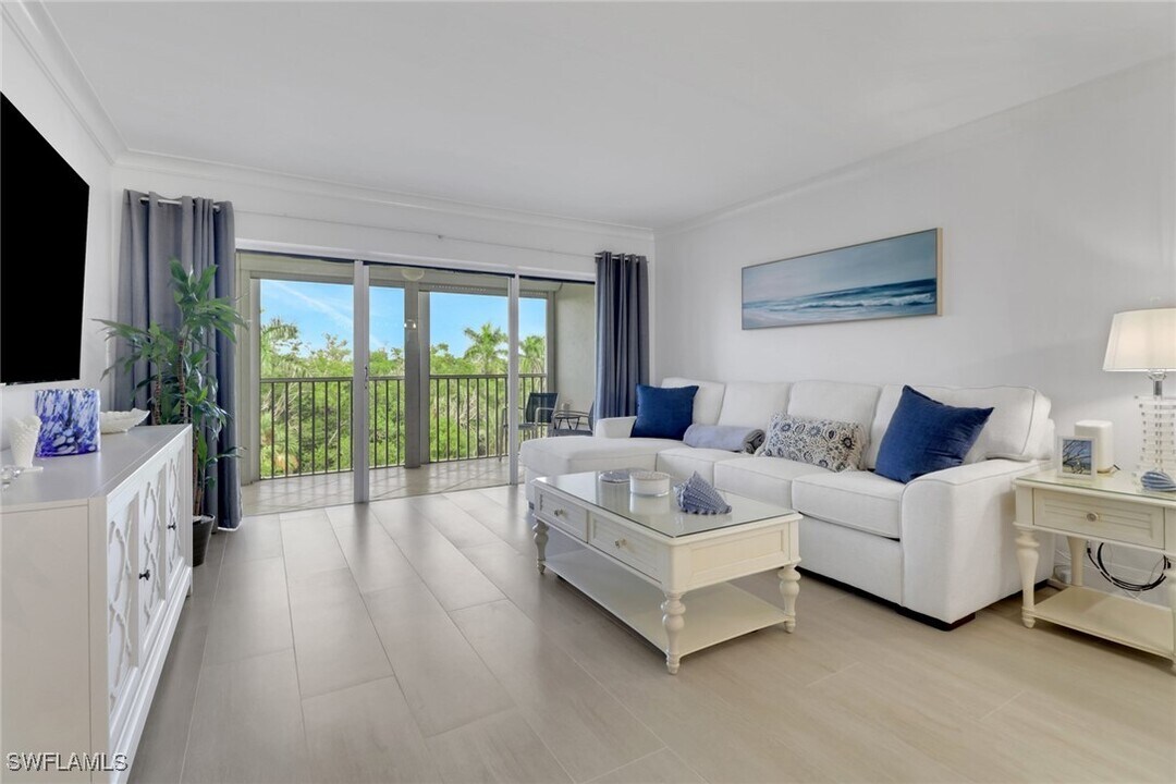 1 Bluebill Ave in Naples, FL - Building Photo