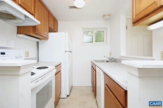 124 Thomas Dr in Charlottesville, VA - Building Photo - Building Photo