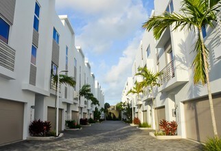 1359 N Ocean Blvd-Unit -3a in Pompano Beach, FL - Building Photo - Building Photo
