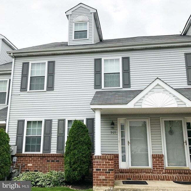 property at 905 Kennedy Ct