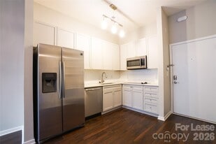 2125 Southend Dr in Charlotte, NC - Building Photo