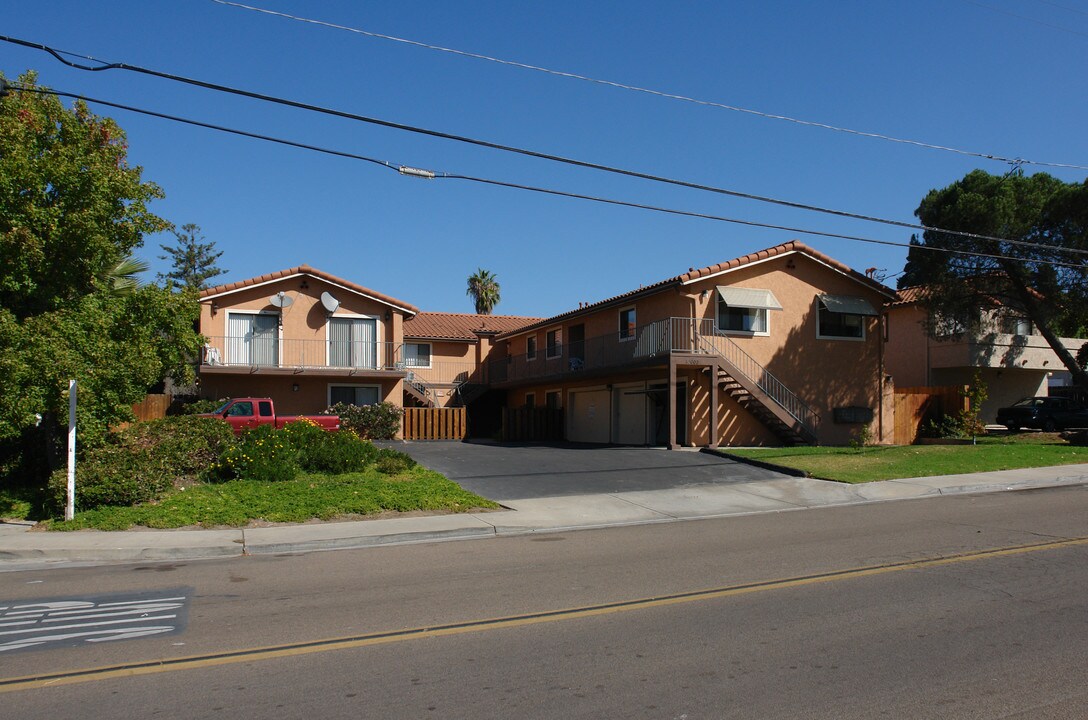 10002 San Juan St in Spring Valley, CA - Foto de edificio
