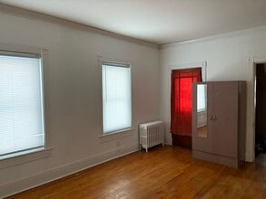 30 Elm St, Unit 1 in Plattsburgh, NY - Building Photo - Building Photo