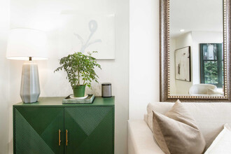 323 E 51st St in New York, NY - Building Photo - Building Photo