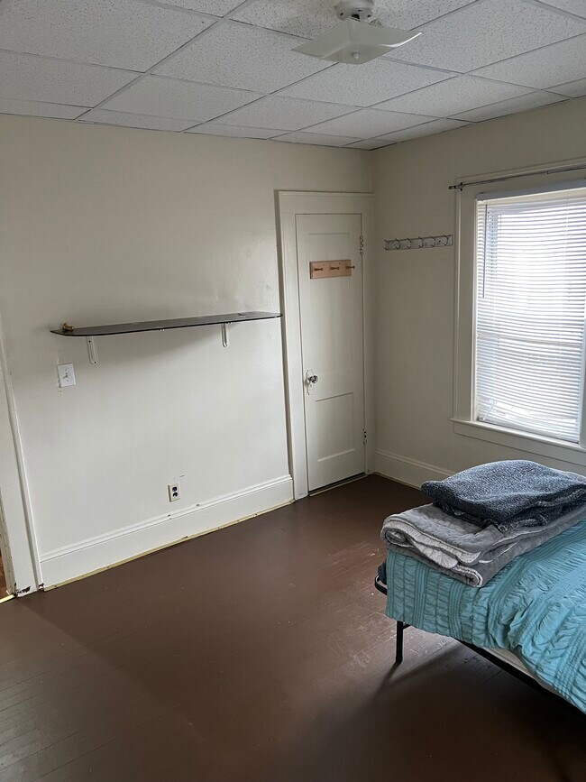 33 Coit St, Unit Amazing 1st Floor Unit in Holyoke, MA - Building Photo - Building Photo