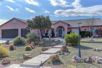 1325 Jonathan Dr in Las Vegas, NV - Building Photo - Building Photo