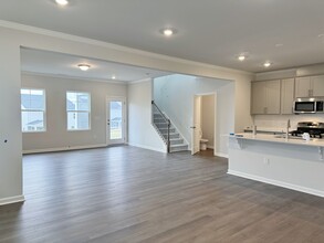 348 Glacier Lk Dr in Raleigh, NC - Building Photo - Building Photo