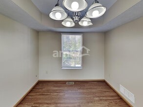 115 Grove Run Rd in Commercial Point, OH - Foto de edificio - Building Photo