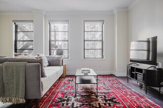 200 E Chestnut St in Chicago, IL - Building Photo - Building Photo