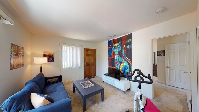 1102 W 29th St, Unit 8