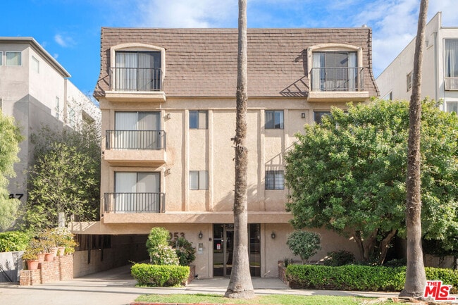 property at 953 4th St