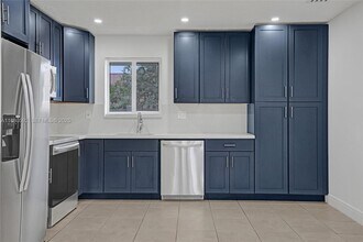 136 NW 6th Ave-Unit -2 in Hallandale Beach, FL - Building Photo - Building Photo