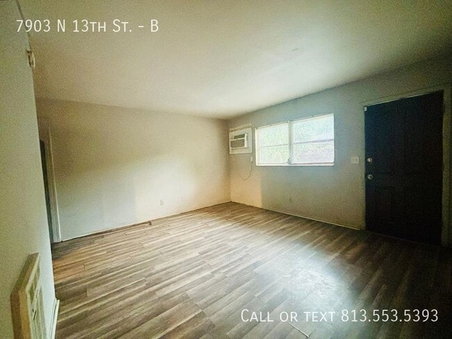 7903 N 13th St in Tampa, FL - Foto de edificio - Building Photo