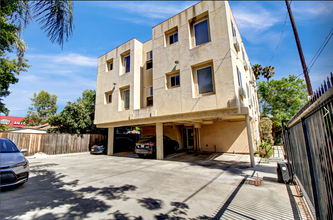 5073 Huntington Dr N in Los Angeles, CA - Building Photo - Building Photo