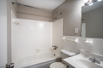 The Willows - Newly Renovated in Memphis, TN - Building Photo - Interior Photo