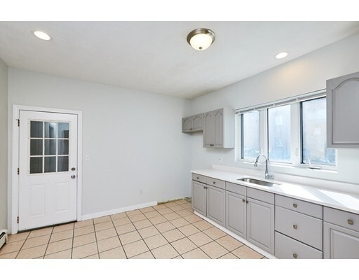 25 Moreland St, Unit 2