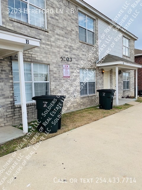 property at 3203 Hereford Ln