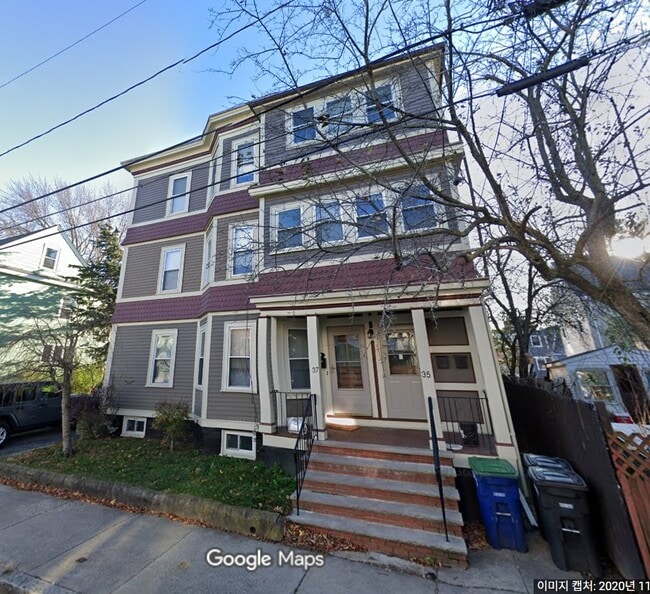 35 Princeton St, Unit 3 in Somerville, MA - Foto de edificio - Building Photo