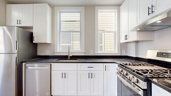205 Chelsea St, Unit 2B in Boston, MA - Building Photo