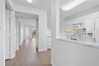 9537 Weldon Cir in Tamarac, FL - Building Photo - Building Photo