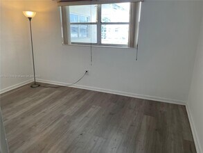 7328 SW 82nd St in Miami, FL - Building Photo - Building Photo