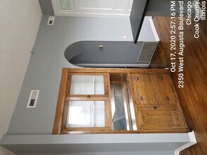 2350 W Augusta Blvd-Unit -3-E in Chicago, IL - Building Photo - Building Photo