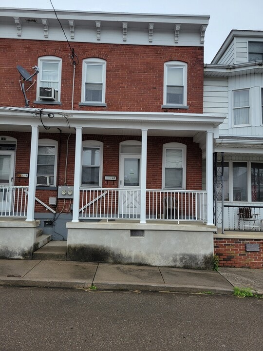 147 N Nichols St in St. Clair, PA - Building Photo